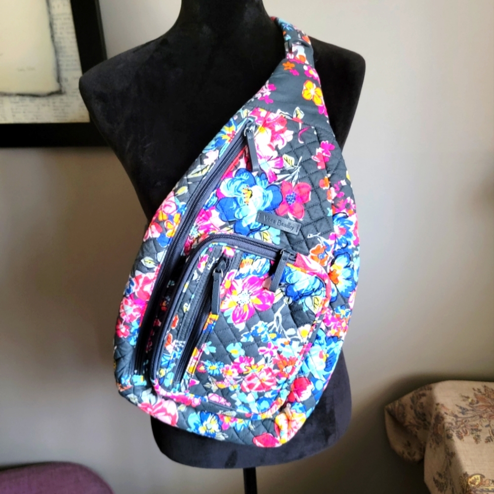 Gorgeous Vera Bradley Sling Back Bag